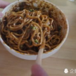 嘉峪关网红拌面馆,舌尖上的丝路风情，一拌成名的美食传奇