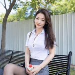 唐安琪跪地摸头图片大全,温情瞬间感动网友