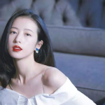 周于希温柔又甜美的造型,温柔甜美，绽放如花般魅力